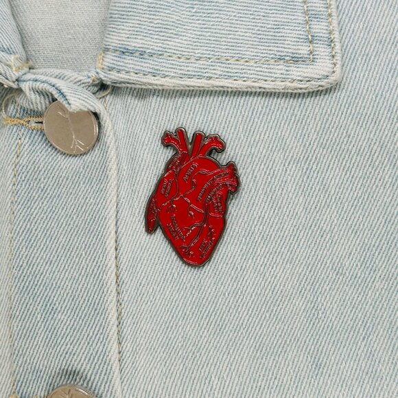 ❤️Anatomical Human Heart Enamel Pin Brooch Red Heart Organ Lapel Anatomy Lovers - Picture 1 of 5
